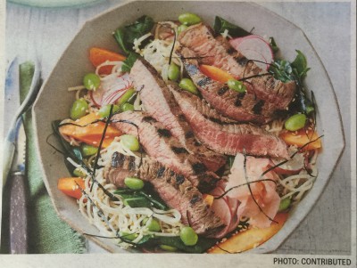 夏バテ予防に効くレシピ。オーストラリア風 ステーキ蕎麦 ヌーサ