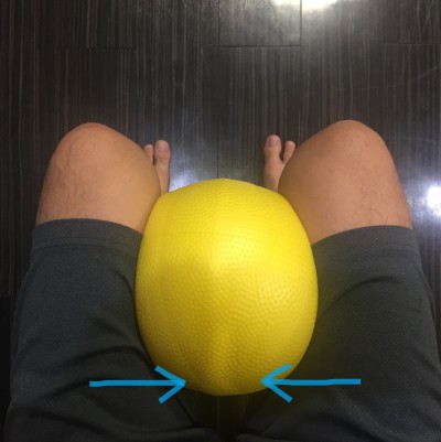 簡単!座りながら内もも痩せトレーニングのポイント1