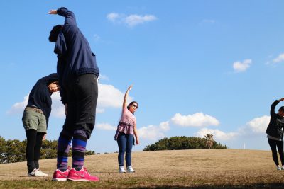 ヒップアップウォーキングのストレッチ風景