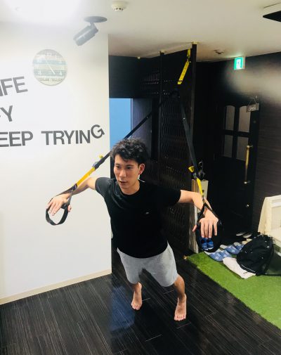 TRX 腕立て伏せの動作