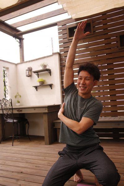 湘南美女会 リンパの流れを説明する高橋和晃