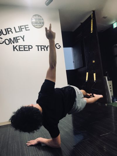 TRX うつ伏せ横向きエクササイズ