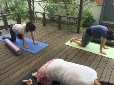 湘南美女会 背骨の動かし方を練習