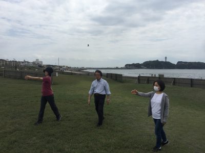 ヒップアップウォーキングの腕振り練習