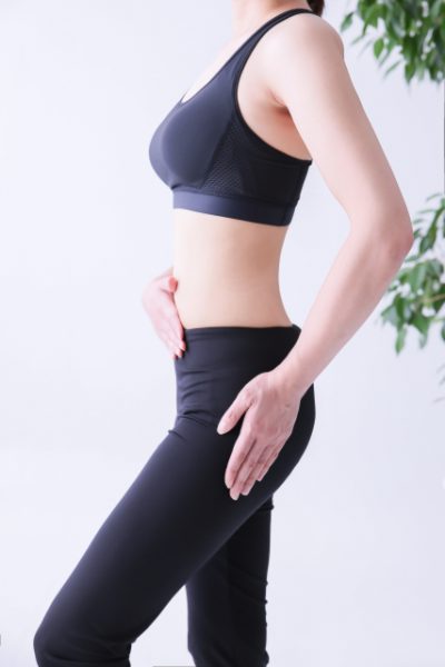 猫背は下腹部の力不足