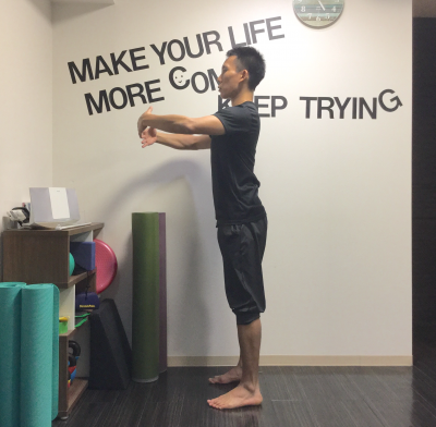 美脚スクワット 立ち上がる