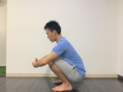 上手にしゃがめた姿勢 横から