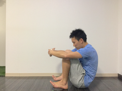 かかとはつくけど、後方に転がる