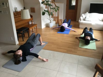 湘南美女会 胸のストレッチ