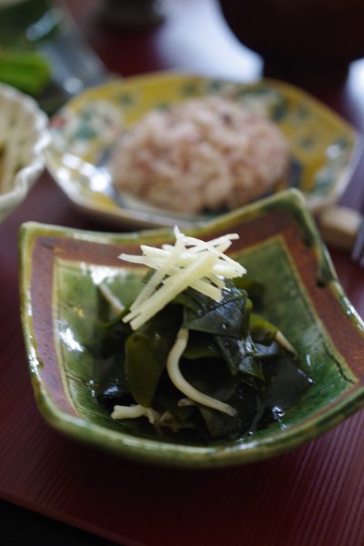 便秘すっきり。新ワカメとしらすの酢の物