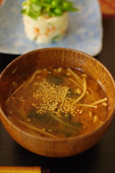 シミ予防。つるむらさきのえのきの味噌汁