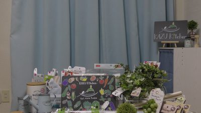 100均アイテムの山 総額9800円