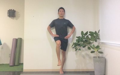立位のもも上げ