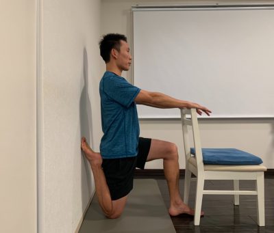 強度の高い 下腹部のストレッチ