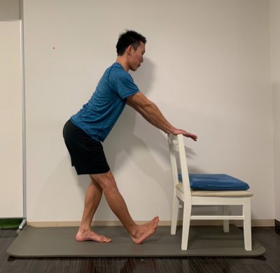 ブロックがない場合の膝裏ストレッチ