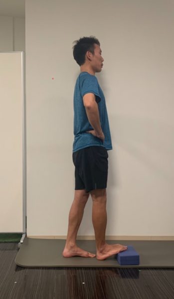 膝伸ばしストレッチ スタートポジション